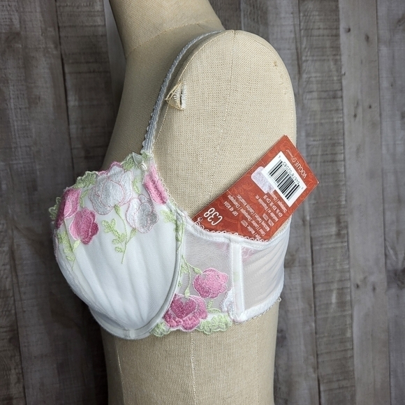 Vogue Floral Lacy Bra. Vintage. 38C White, Pink & Green. - Picture 8 of 9